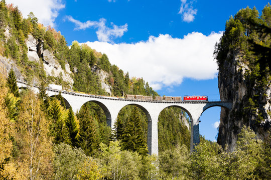 train on Rhaetian Railway, Landwasserviadukt, canton Graubunden,