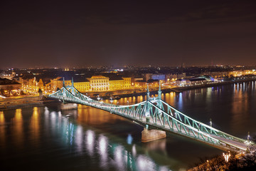 Fototapeta na wymiar Historic bridge in Budapest