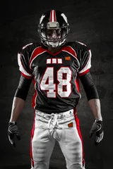 Poster Portrait of american football player looking at camera © guerrieroale