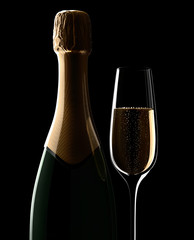 Champagnerflasche mit Glas