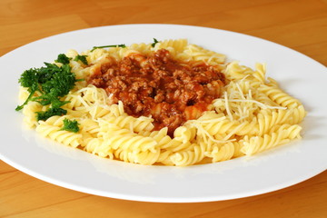 Nudeln mit Hackfleisch-Tomatensoße