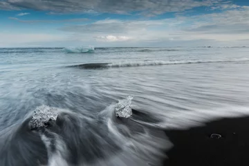 Eiskristalle am schwarzen Sandstrand von Joekulsarlon, Island © Markus