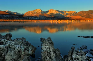 Rideaux velours Parc naturel Mono Lake tufa formations at sunrise