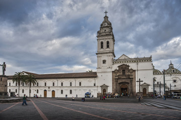Fototapeta na wymiar Quito hiszpański Kościół