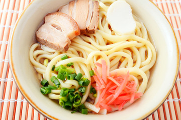 伝統料理の沖縄そば