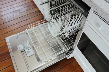lave-vaisselle cuisine ouvert vide