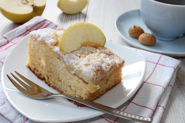 Apfelkuchen und Kaffee