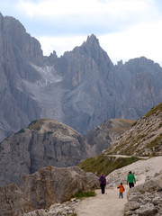 Obraz premium Wanderer in den Sextener Dolomiten - Alpen