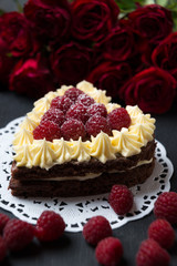 Torte mit frischen Himbeeren