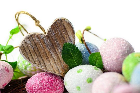 Eingezuckerte Ostereier mit Herz