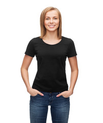 Obraz premium woman in blank black t-shirt