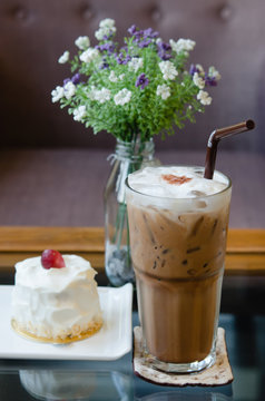 ice coffee and white cake