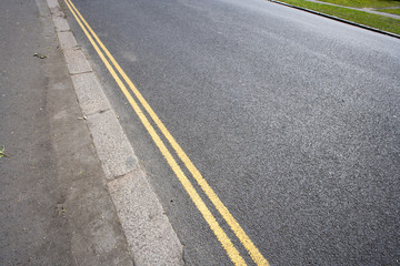 Double yellow line on London street