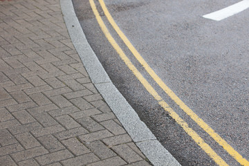 Double yellow line on street