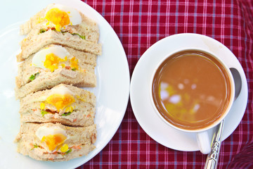 Sandwiches egg.