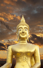 Fototapeta premium Golden Buddha statue