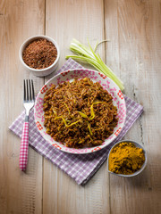 red rice with curry and leek