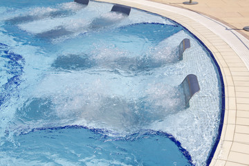 Hydromassage pool