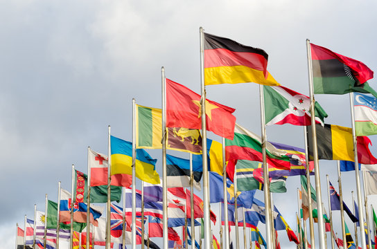 Flaggenparade, Nationalflaggen vieler L&auml;nder