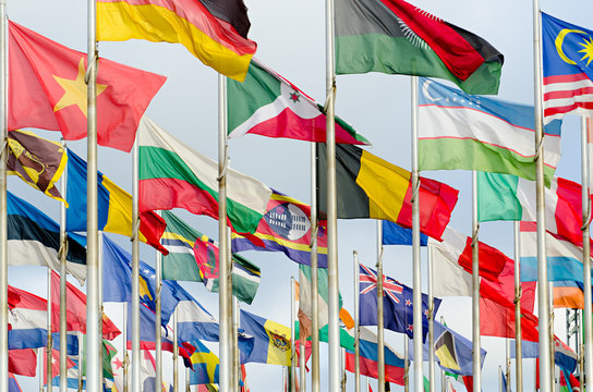 Flaggenparade, Nationalflaggen vieler L&auml;nder