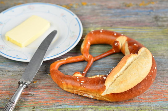 Brezel mit Butter
