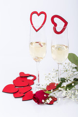 Fototapeta na wymiar serca i szampana z pierścieniem w nim propozycji
