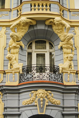 Fototapeta na wymiar Architecture and sculpture at Prague streets