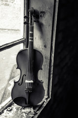 Violine im Fenster