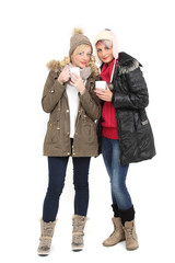 Fototapeta premium Frauen trinken Kaffee im Winter