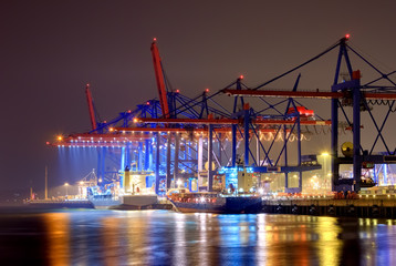 Fototapeta na wymiar Port w Hamburgu