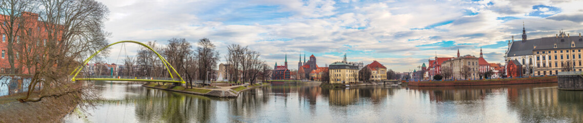 Fototapeta na wymiar Panorama starego miasta Wrocławia