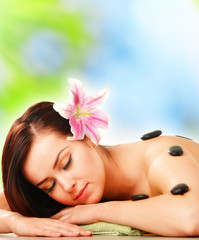 Obraz na płótnie Canvas Beautiful young woman during spa treatment
