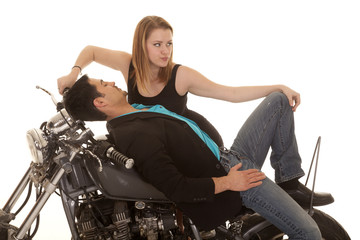 Obraz premium man lay back on motorcycle woman look back