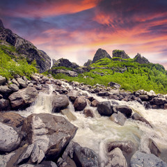 Starting river from the glacier