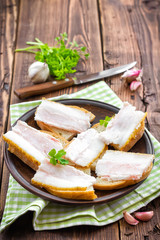 Sandwiches with lard