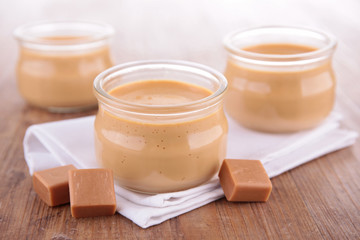 caramel dessert