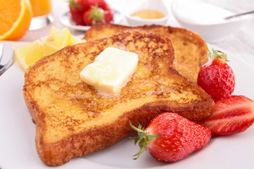 bread toast with butter and berries