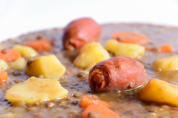 Lentejas con patatas chorizo y zanahoria