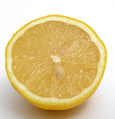 Zitrone geschnitten