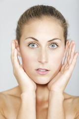 Naklejka premium Woman in beauty style pose
