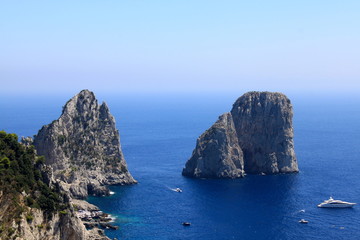 Fototapeta na wymiar Faraglioni Capri - Italie