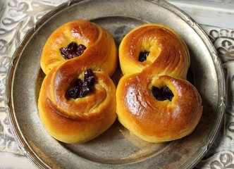 Saffron buns