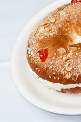 Roscon de reyes con nata