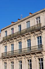 Fototapeta na wymiar Francuski klasycystyczny budynek