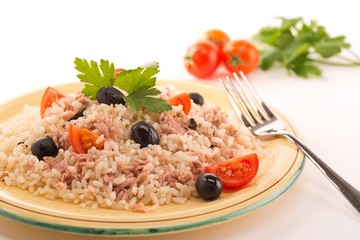 rice with tuna, tomatoes and black olives