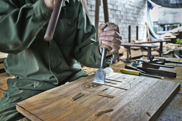 Cabinetmaker chisel to carve