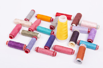 rocchetti di filo per cucito