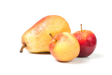 isolated apples and pear with water drops