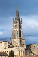 Fototapeta na wymiar Wioski Saint-Emilion i jego kościół