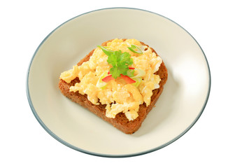 Scrambled eggs on fried bread